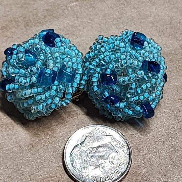 Lisner 1960's Turquoise-Blue Beaded Clip Earrings - Picture 9 of 12